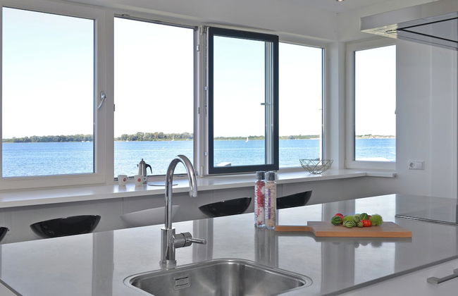 Waterfront Penthouse With Roof Terrace and Private Jetty - Foto 23