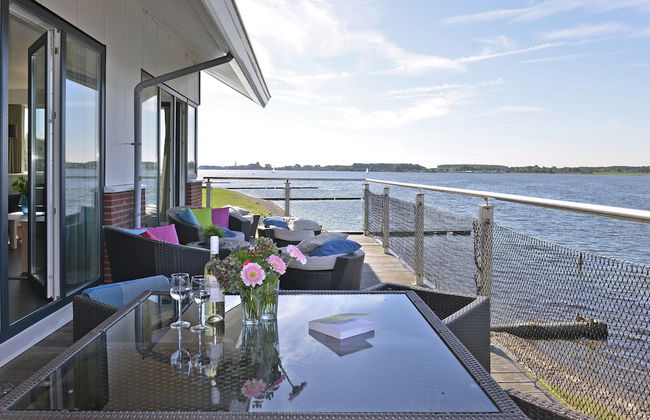 Waterfront Penthouse With Roof Terrace and Private Jetty - Foto 47