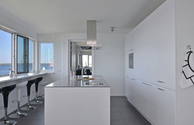 Waterfront Penthouse With Roof Terrace and Private Jetty - Foto 19