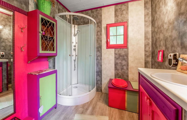 Lively Holiday Home With Garden - Foto 19