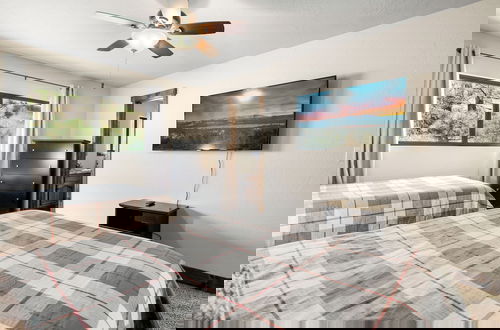 Foto 2 - Modern Moonridge Manor