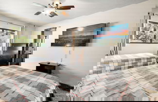 Foto 2 - Modern Moonridge Manor