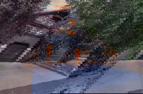 Foto 32 - Modern Moonridge Manor