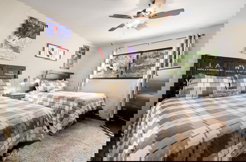 Foto 5 - Modern Moonridge Manor