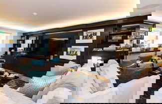 Photo 1 - The Knightsbridge Wonder - Modern Two Bedroom House With Parking