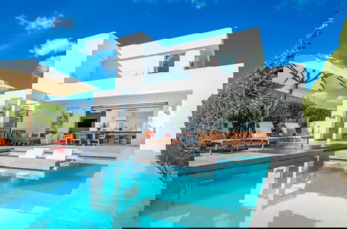 Photo 14 - 2bdr Oceanside Vacation Villa, Hotel Amenities v3