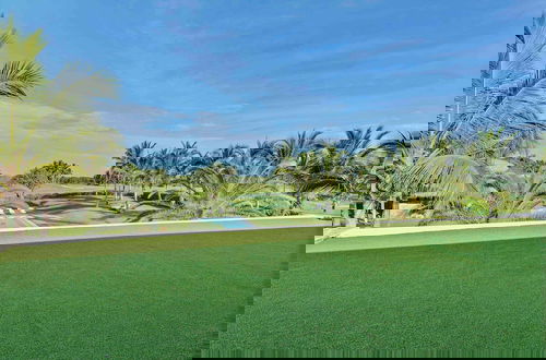 Photo 15 - Magnificent 5BR Modern Tropical Villa With Pool
