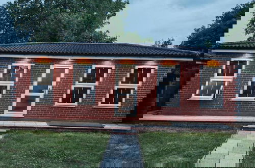 Foto 1 - SnoozeDen Westmead – Windsor Castle & Legoland