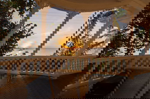 Foto 25 - Oceanfront Oasis: Luxury Home With Sunset Views