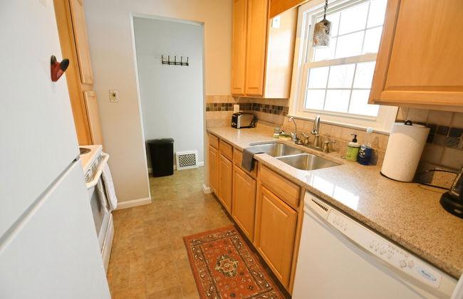 3 Bedroom Home 7 Blocks From ND Firepit 54231 - Photo 3