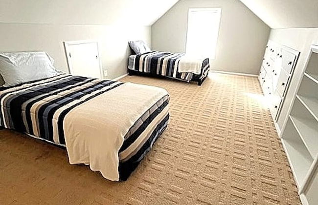 3 Bedroom Home 7 Blocks From ND Firepit 54231 - Photo 11