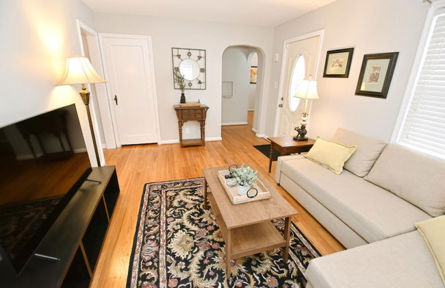 3 Bedroom Home 7 Blocks From ND Firepit 54231 - Photo 2