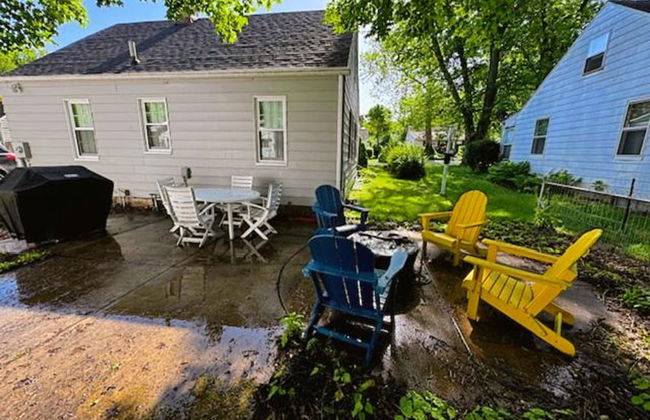 3 Bedroom Home 7 Blocks From ND Firepit 54231 - Photo 17