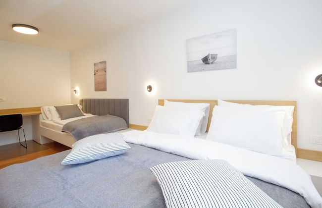 Premium Levant 212 Marina Apartment - Photo 1