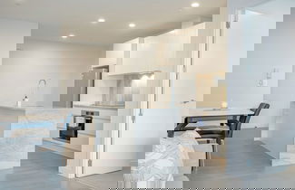 Foto 3 - Modern Bright Central Apartment