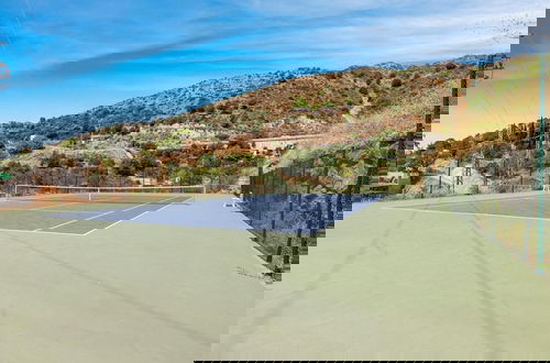 Photo 21 - Hillside Flat With Pool in Palo Alto - Ref M49