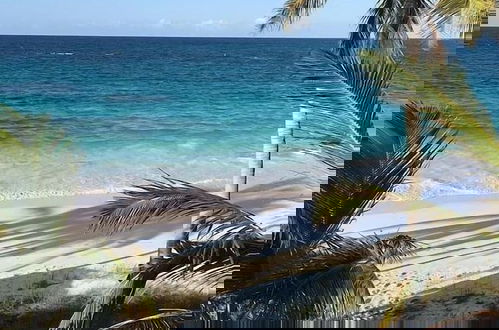 Photo 9 - Tropical Escape: Charming Cottage With Resort Privileges