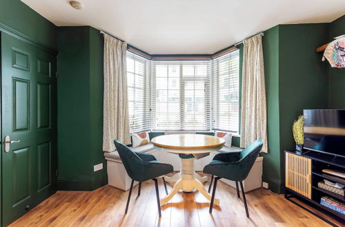 Photo 16 - Chiswick Gem: Stylish 1-bed Flat for Modern Living