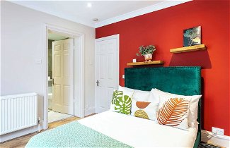 Foto 1 - Chiswick Gem: Stylish 1-bed Flat for Modern Living