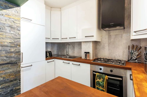 Photo 7 - Chiswick Gem: Stylish 1-bed Flat for Modern Living