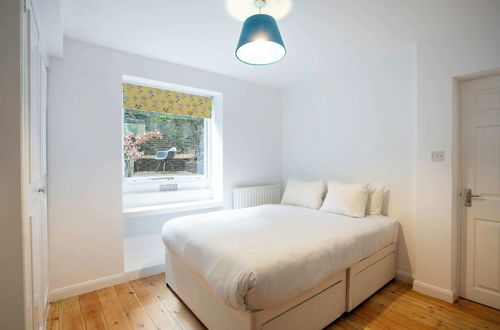 Photo 1 - Quaint Fulham Retreat: Cozy 1-bedroom Pied-à-terre