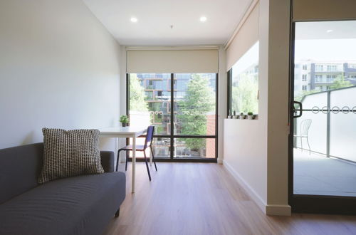 Photo 3 - Modern apt in heart of the city