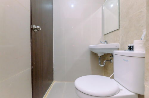 Foto 13 - Enjoy Living And Cozy Studio Transpark Cibubur Apartment