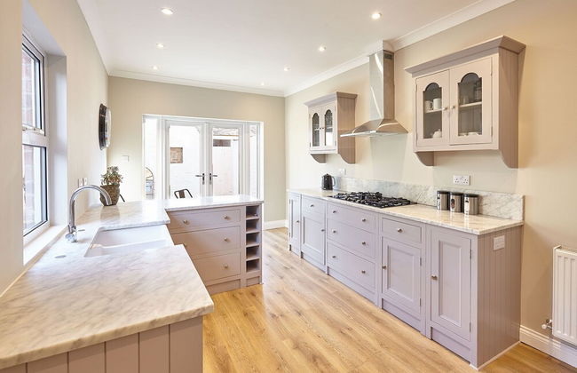 Host Stay Randolph House - Photo 3