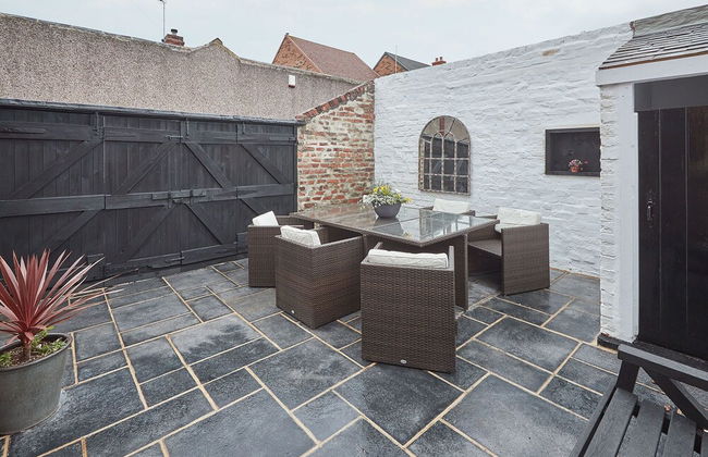 Host Stay Randolph House - Photo 28