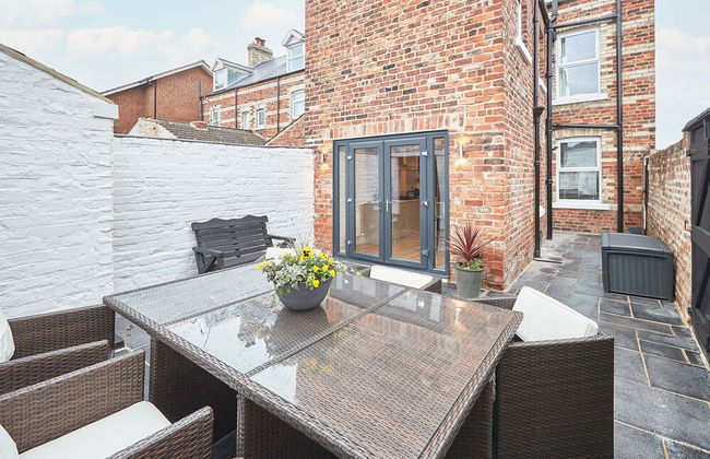 Host Stay Randolph House - Photo 27