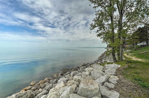 Photo 27 - Lakefront Cottage Near Wineries + State Parks