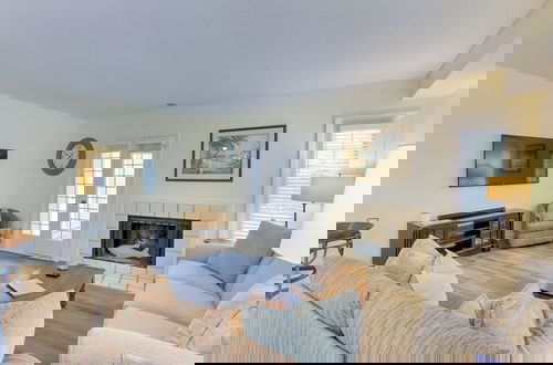 Foto 33 - Family-friendly Evian Resort Condo Near Beach