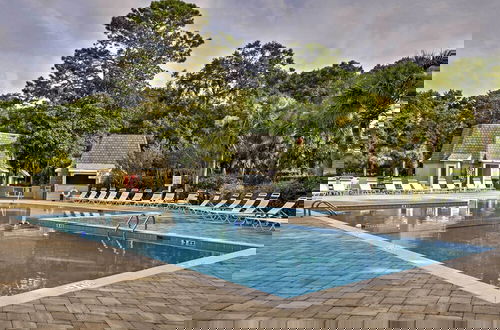 Foto 9 - Family-friendly Evian Resort Condo Near Beach