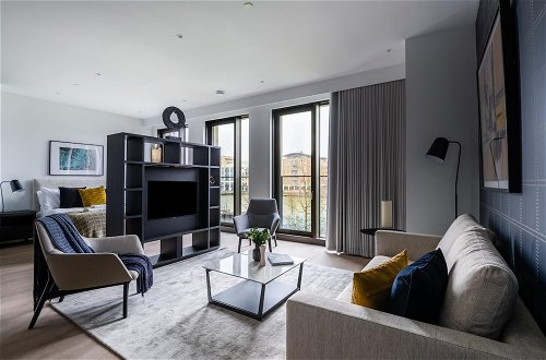 Photo 15 - Stylish Studio Apartment With River Views in London s Bustling Docklands