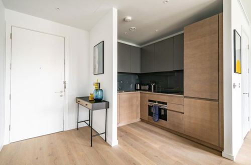 Photo 17 - Stylish Studio Apartment With River Views in London s Bustling Docklands