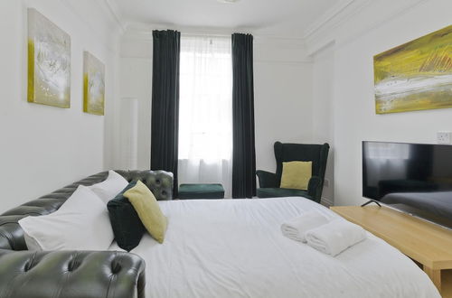 Photo 12 - Delightful Apartment in the Heart of Westminster by Underthedoormat