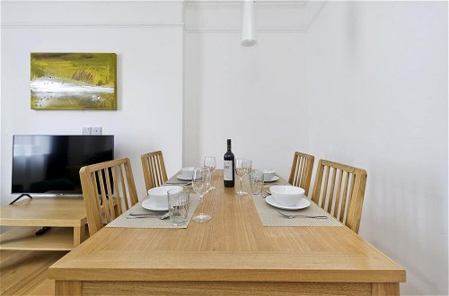 Photo 4 - Delightful Apartment in the Heart of Westminster by Underthedoormat