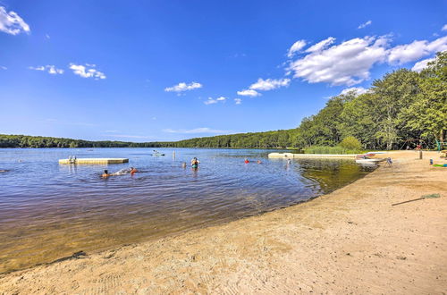 Foto 5 - Poconos Getaway w/ Indoor & Outdoor Pool Access