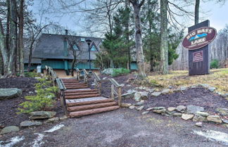 Foto 2 - Pet-friendly Poconos Cabin w/ Deck & Fire Pit