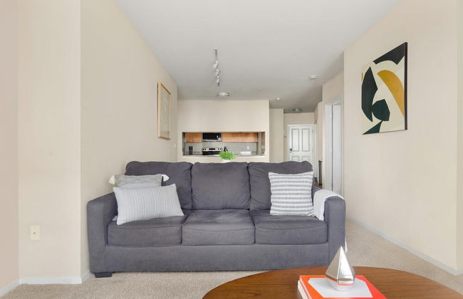 Bellevue Spacious 2BD 2BA Apartment - Photo 18