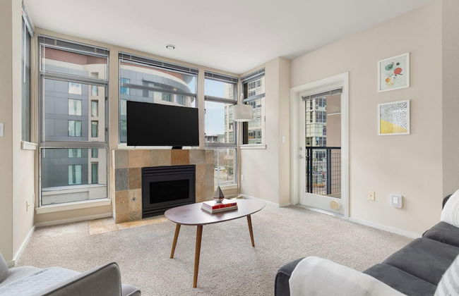 Bellevue Spacious 2BD 2BA Apartment - Photo 19