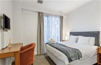 Photo 2 - Superking Bed In Stylish Apartment On Queen Street