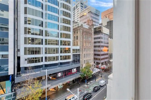 Foto 8 - Charming Spacious Two Bedroom In Central Cbd