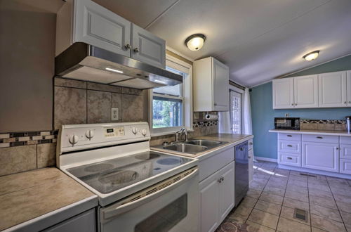 Photo 6 - Family Florida Lake House: Private Screened Porch