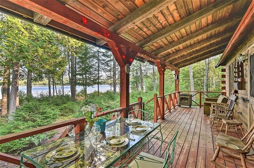 Foto 26 - Lakeside Livin: Cozy Cabin Steps to Sebec Lake