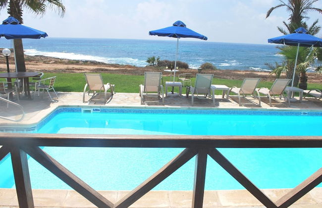 Sea Front Villa, Heated Private Pool, Amazing Location Paphos 323 - Photo 38