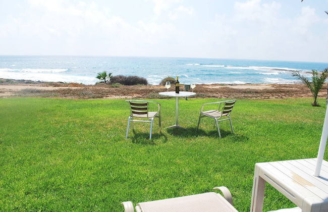 Sea Front Villa, Heated Private Pool, Amazing Location Paphos 323 - Photo 1