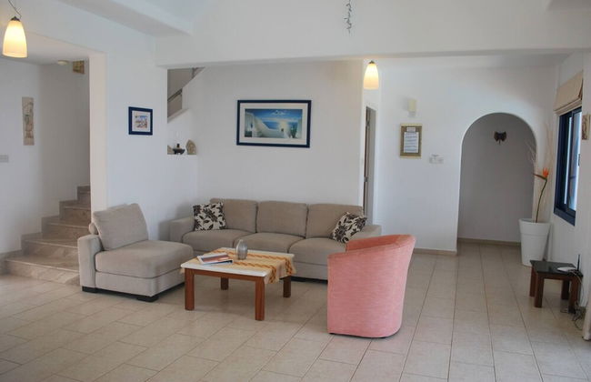 Sea Front Villa With Private Heated Pool, Quiet Area Paphos 322 - Photo 24