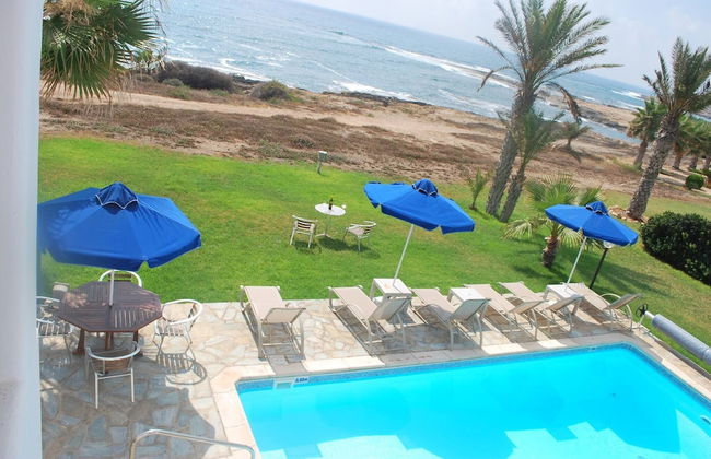 Sea Front Villa, Heated Private Pool, Amazing Location Paphos 323 - Photo 45