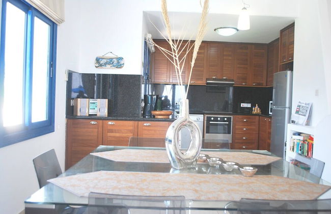 Sea Front Villa, Heated Private Pool, Amazing Location Paphos 323 - Photo 13